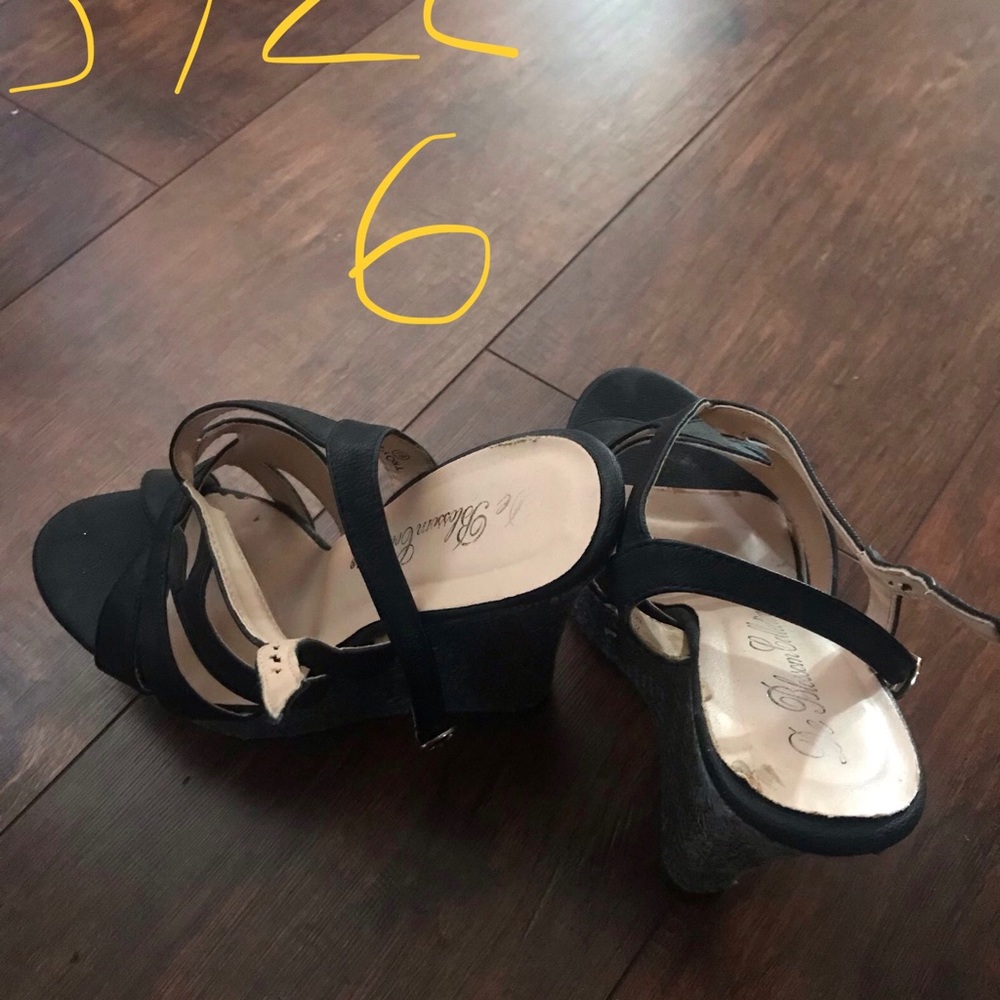 Shoes - Picture 6 of 8